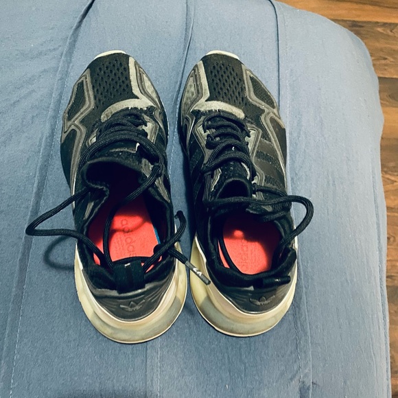 Adidas Kids sneakers 5.5 US - Picture 3 of 4